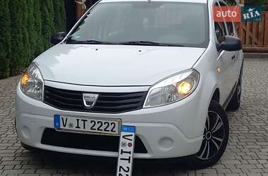 Хэтчбек Dacia Sandero 2009 в 