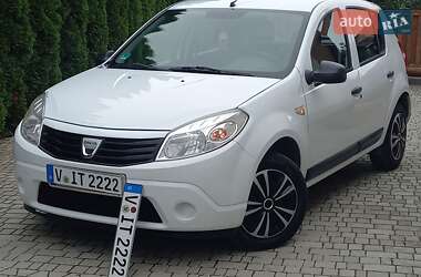 Хэтчбек Dacia Sandero 2009 в 
