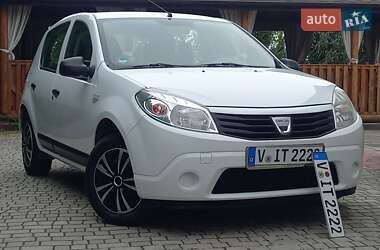 Хэтчбек Dacia Sandero 2009 в 