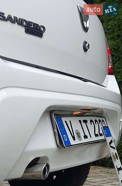 Хэтчбек Dacia Sandero 2009 в 