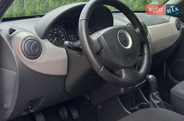Хэтчбек Dacia Sandero 2009 в 