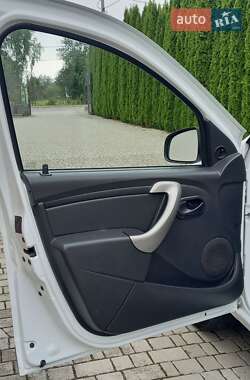 Хэтчбек Dacia Sandero 2009 в 