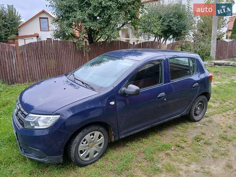 Хэтчбек Dacia Sandero 2017 в Львове
