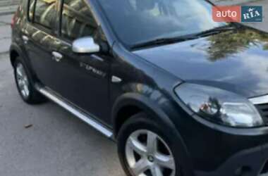 Хэтчбек Dacia Sandero 2011 в Сарнах