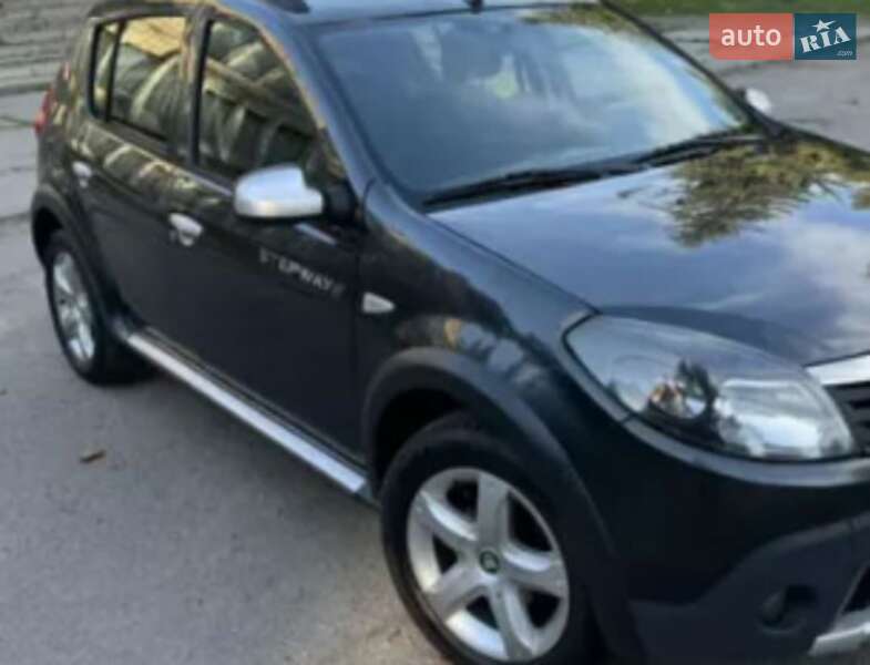 Хэтчбек Dacia Sandero 2011 в Сарнах