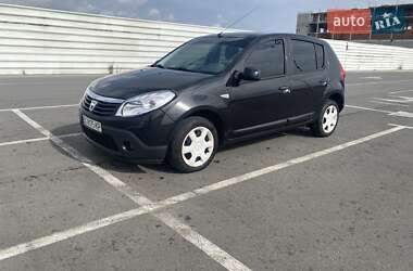 Хэтчбек Dacia Sandero 2012 в Львове