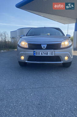 Хэтчбек Dacia Sandero 2012 в Изяславе