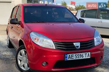 Хэтчбек Dacia Sandero 2009 в 