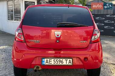 Хэтчбек Dacia Sandero 2009 в 