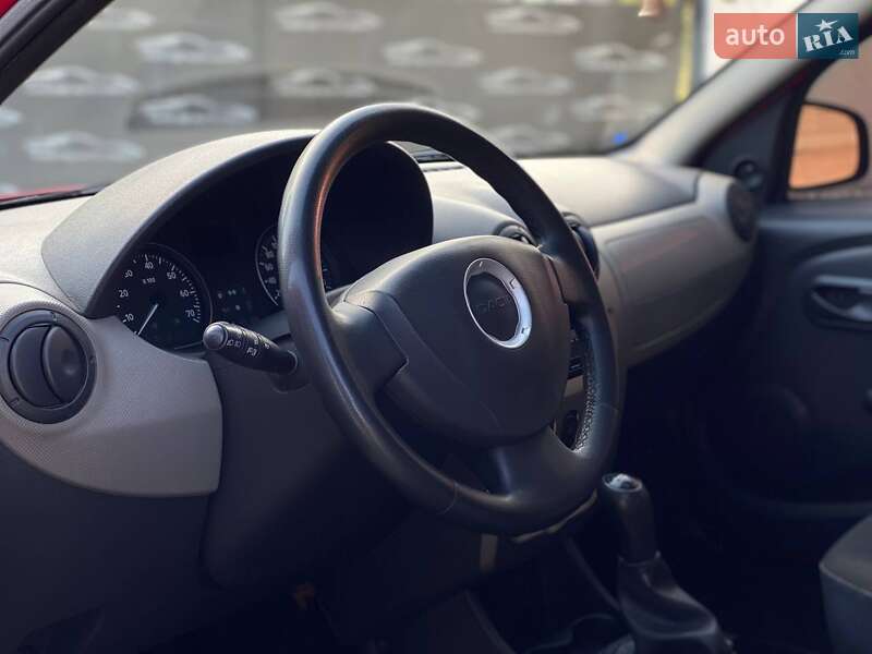 Хэтчбек Dacia Sandero 2009 в Днепре