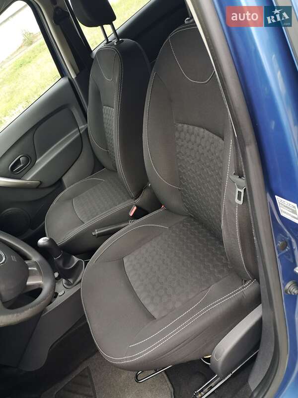 Хэтчбек Dacia Sandero 2013 в Киеве фото 15 Хэтчбек Dacia Sandero 2013 в Киеве