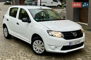 Хэтчбек Dacia Sandero 2015 в 