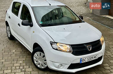 Хэтчбек Dacia Sandero 2015 в 