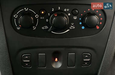 Хэтчбек Dacia Sandero 2015 в 