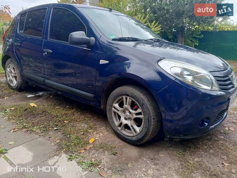Хетчбек Dacia Sandero 2011 в Чугуєві