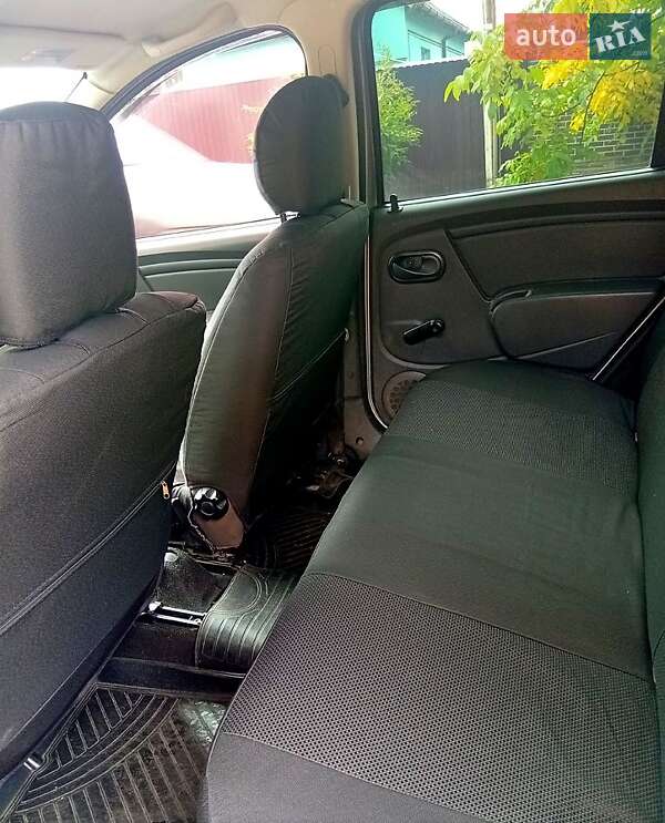 Хэтчбек Dacia Sandero 2009 в Сумах