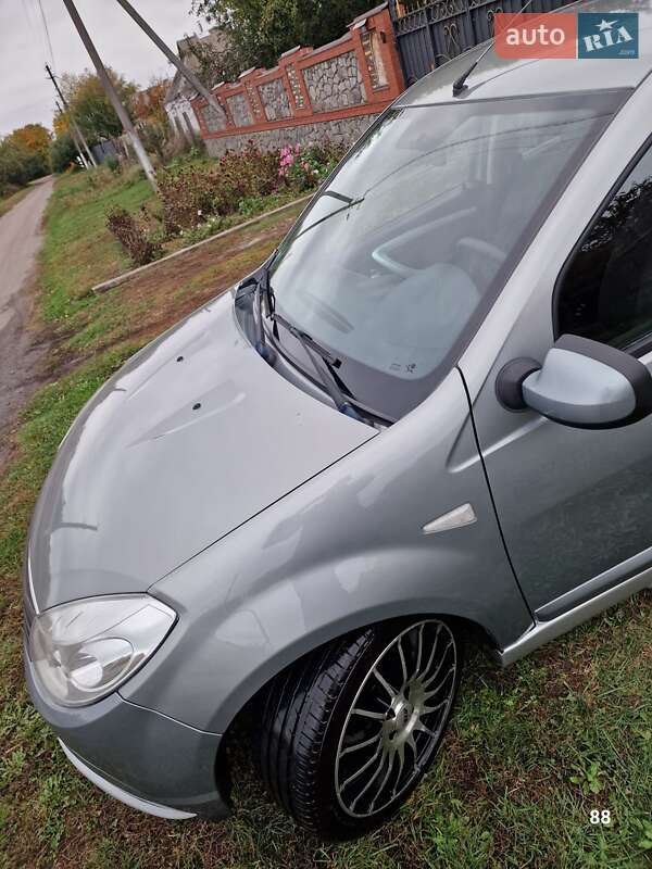 Внедорожник / Кроссовер Dacia Sandero 2009 в Полтаве
