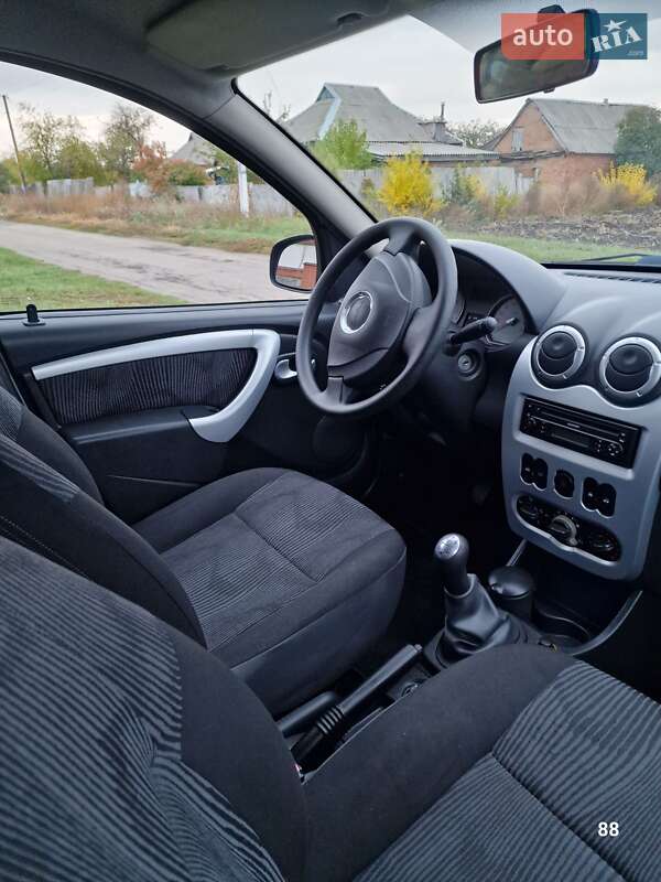 Внедорожник / Кроссовер Dacia Sandero 2009 в Полтаве