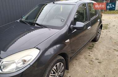Хэтчбек Dacia Sandero 2008 в Чернигове