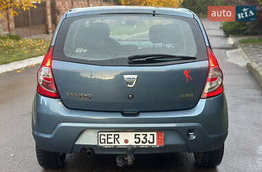 Хэтчбек Dacia Sandero 2009 в 