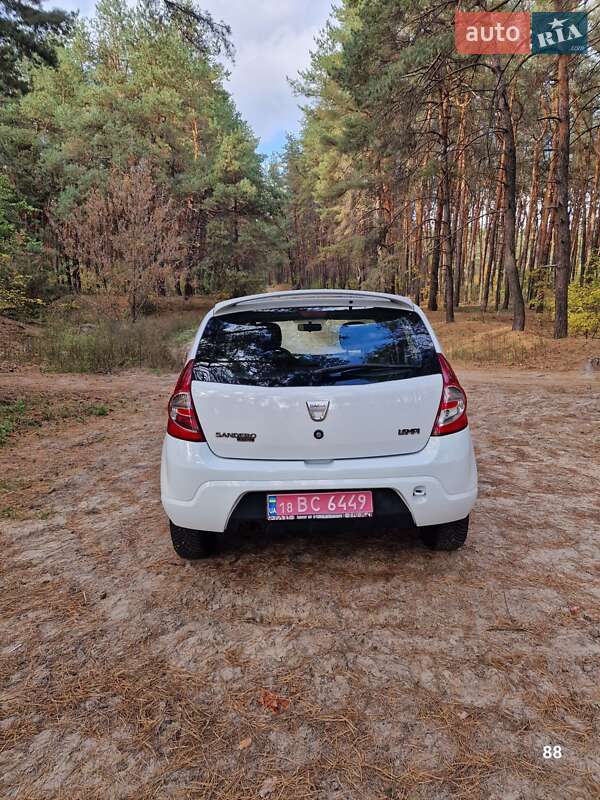 Хэтчбек Dacia Sandero 2009 в Полтаве