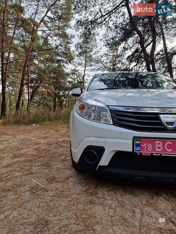 Хэтчбек Dacia Sandero 2009 в Полтаве