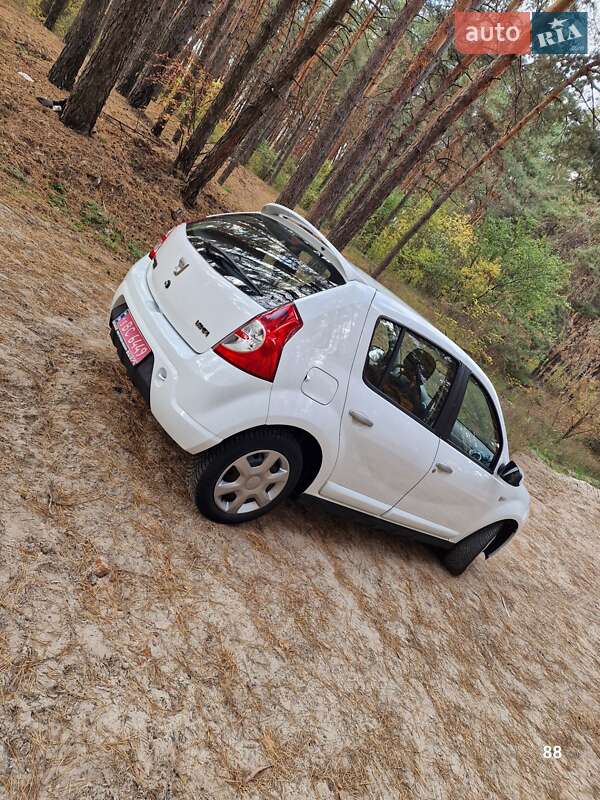 Хэтчбек Dacia Sandero 2009 в Полтаве