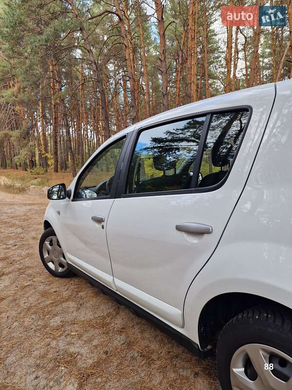 Хэтчбек Dacia Sandero 2009 в Полтаве