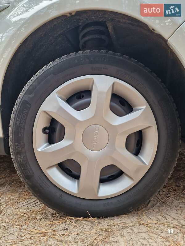 Хэтчбек Dacia Sandero 2009 в Полтаве