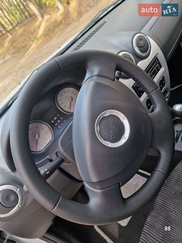 Хэтчбек Dacia Sandero 2009 в Полтаве