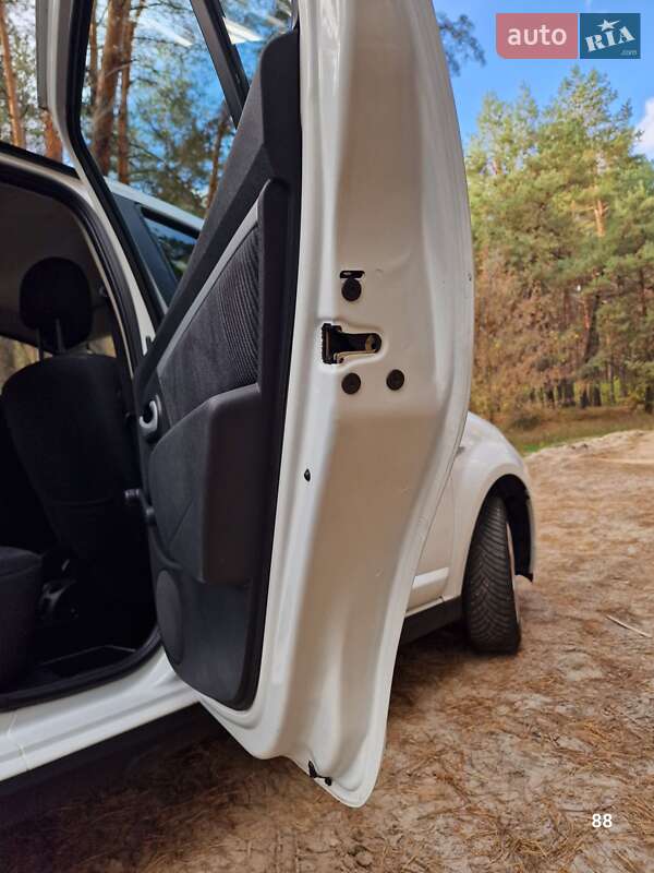 Хэтчбек Dacia Sandero 2009 в Полтаве