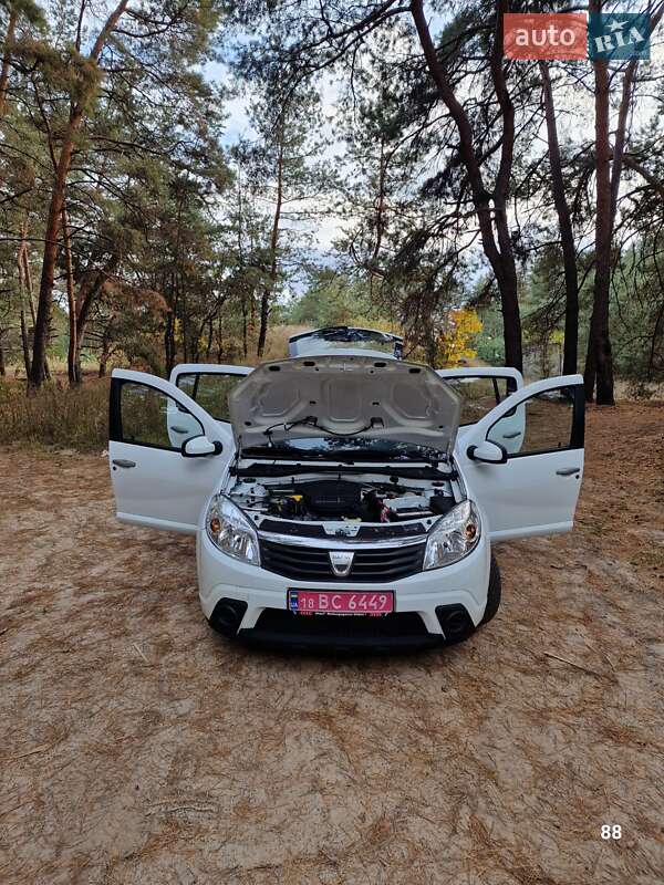 Хэтчбек Dacia Sandero 2009 в Полтаве