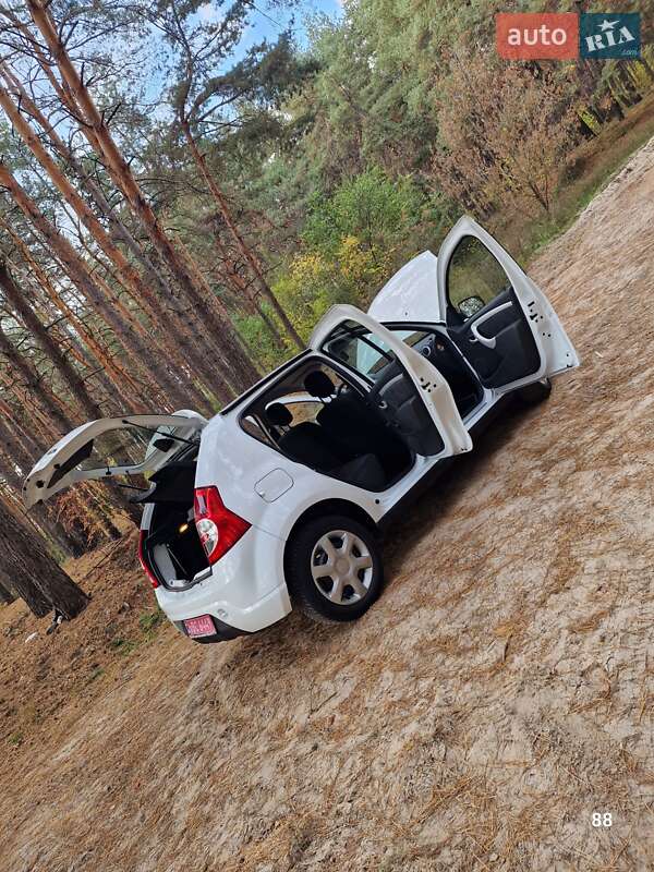 Хэтчбек Dacia Sandero 2009 в Полтаве