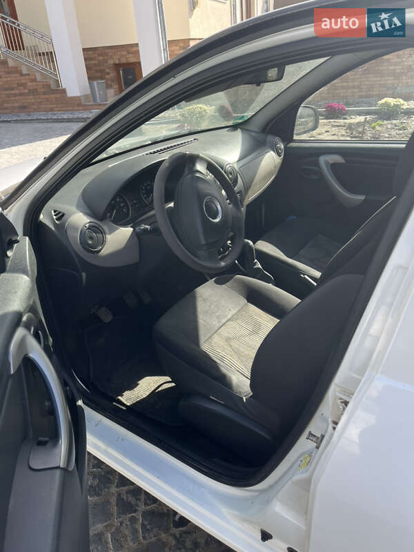 Хетчбек Dacia Sandero 2009 в Кіцмані