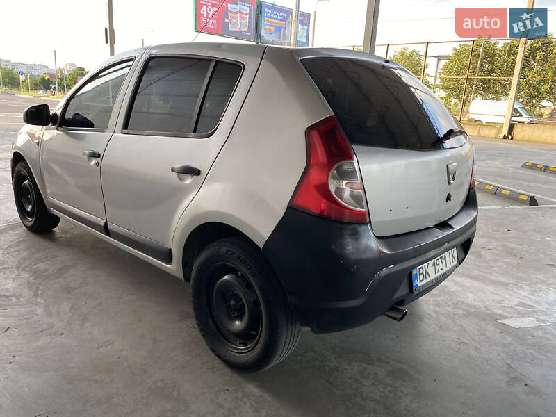 Хэтчбек Dacia Sandero 2010 в Ровно фото 3 Хэтчбек Dacia Sandero 2010 в Ровно