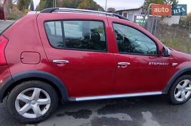 Хэтчбек Dacia Sandero 2011 в Чернигове