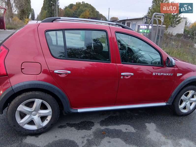 Хэтчбек Dacia Sandero 2011 в Чернигове