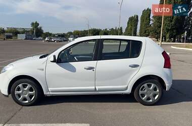 Хэтчбек Dacia Sandero 2009 в 