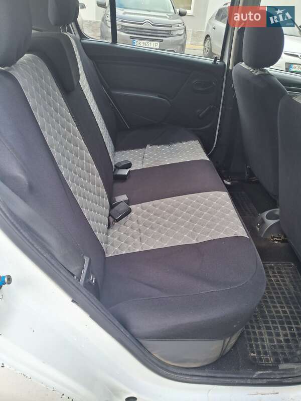 Хетчбек Dacia Sandero 2009 в Рівному