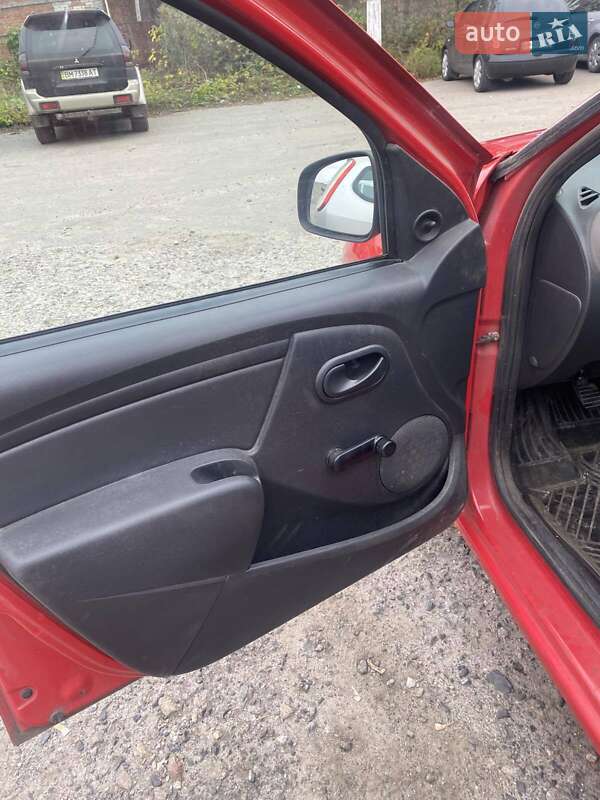 Хетчбек Dacia Sandero 2010 в Сумах фото 3 Хетчбек Dacia Sandero 2010 в Сумах