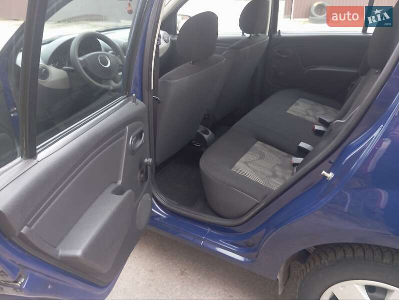Хэтчбек Dacia Sandero 2009 в Калиновке