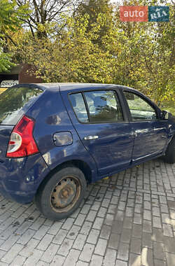 Хэтчбек Dacia Sandero 2009 в 