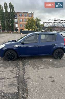 Хетчбек Dacia Sandero 2009 в 