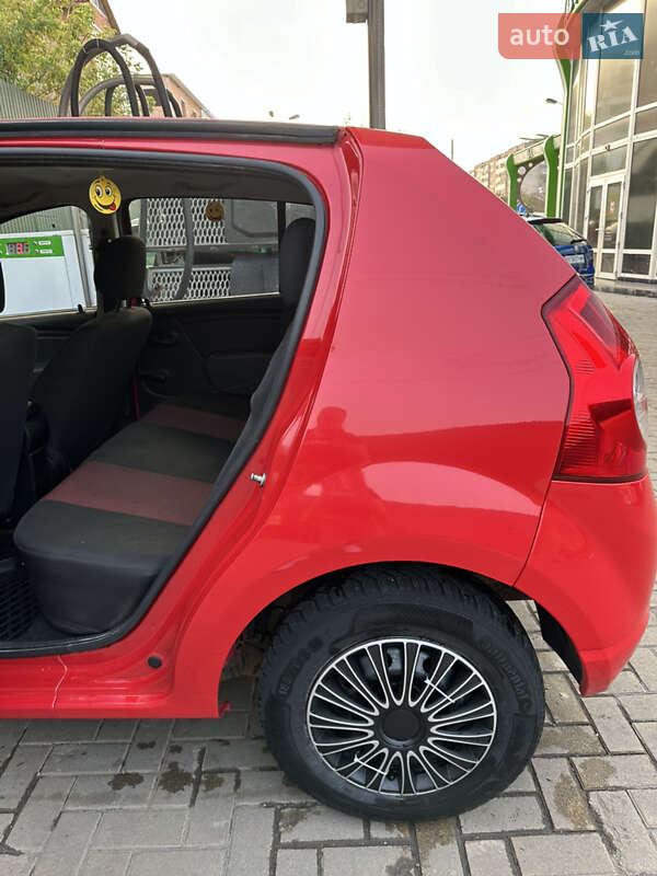 Хетчбек Dacia Sandero 2009 в Хмельницькому