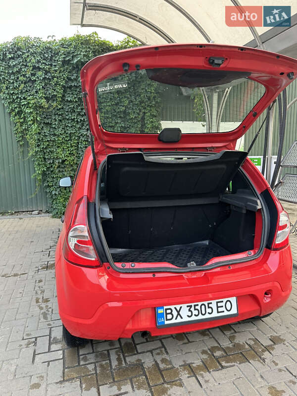 Хетчбек Dacia Sandero 2009 в Хмельницькому