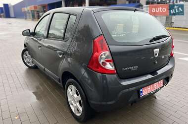 Хэтчбек Dacia Sandero 2009 в 