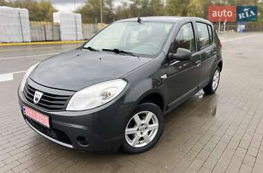 Хэтчбек Dacia Sandero 2009 в 