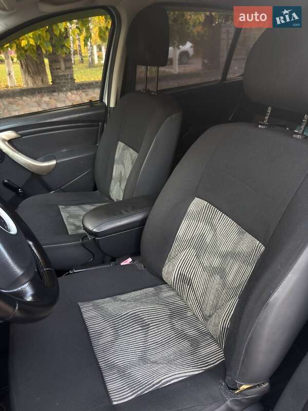 Хэтчбек Dacia Sandero 2009 в Кагарлыке фото 11 Хэтчбек Dacia Sandero 2009 в Кагарлыке