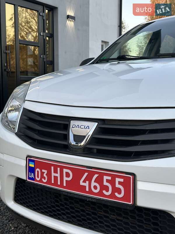 Хэтчбек Dacia Sandero 2009 в Любешове