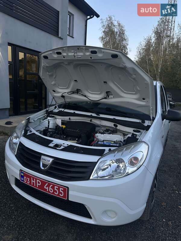 Хэтчбек Dacia Sandero 2009 в Любешове